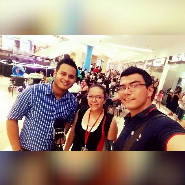 JulianfAmpudia's tweet photo. #RuedaDePrensa @juanfervelasco con el equipo #1 @mcamicr @julianturismo @cerox3tv #EstiloD… http://t.co/hyyIYm8SUT http://t.co/w15BobDk5U