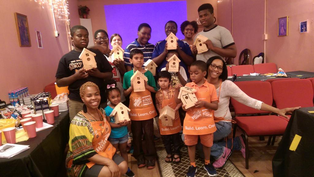 BleedOrangeB's tweet photo. Had a fantastic time working in the community  today for a special kids workshop. #store6150 @DLapshan @RonnieOddo http://t.co/6aZaMdTnK4