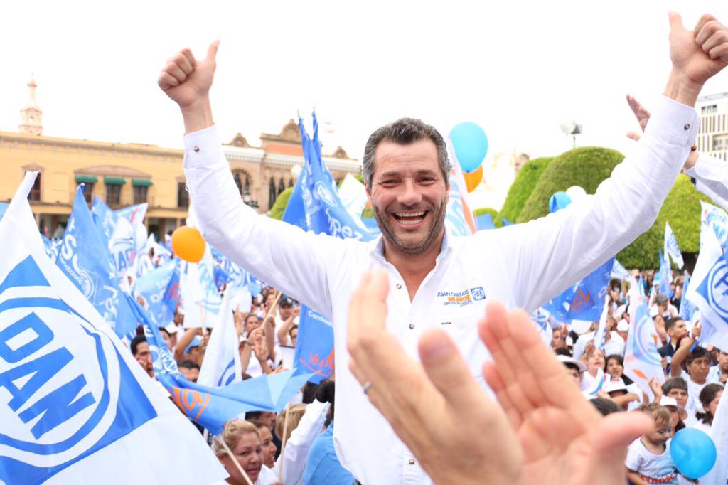 CasandraSalasS's tweet photo. León ruge de entusiasmo en apoyo a candidatos PAN. El cambio está cerca y con ello un mejor León @JCMunozMarquez http://t.co/sGe7Z7ddSh