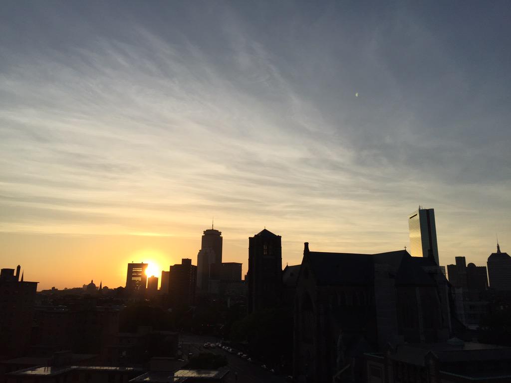 doctorpreneur's tweet photo. #RoofDeckView #HotTub http://t.co/X8hX37Wyof