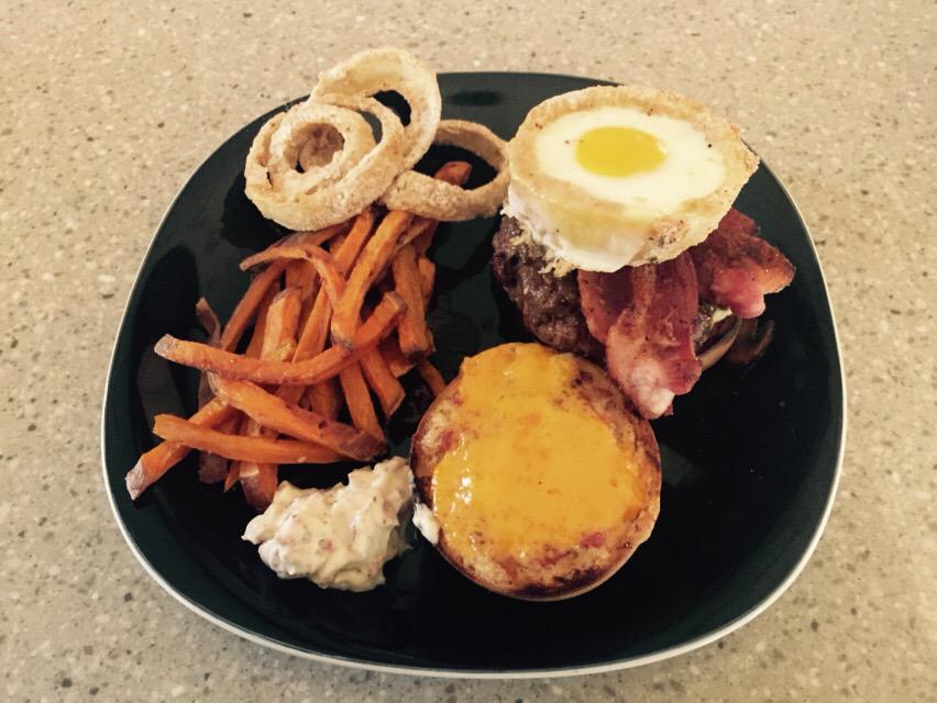 powertapped's tweet photo. Best burger I have never tried! http://t.co/26pUSIuUew