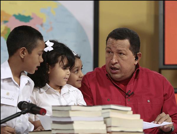 ConCiliaFlores's tweet photo. Chávez: La primera importancia son los niños de Venezuela, su esperanza, su futuro; esa sí es la primera importancia http://t.co/2NJWFXX6Tx
