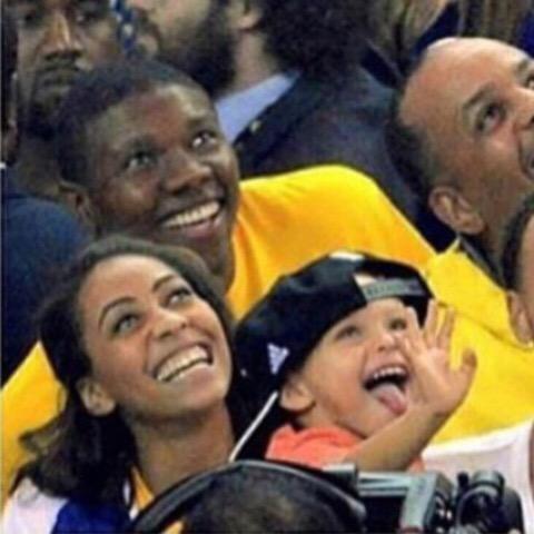 HipHop_Chamber's tweet image. This is just too funny 😂😂😂