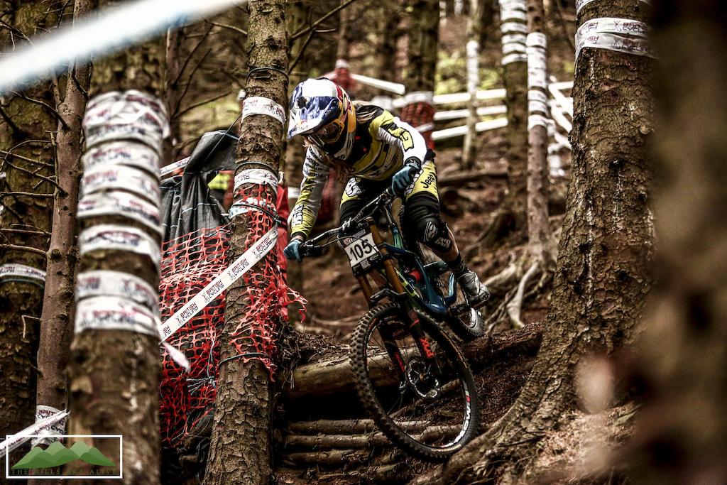 pinkbike's tweet photo. Practice report is now in from @britishdownhill in #Langollen. http://t.co/5ZNGnUXi9Q http://t.co/SPWWFZt75k
