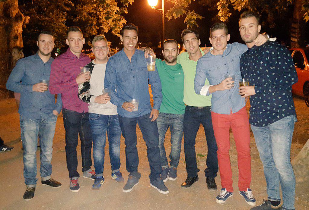 Cristofermar9's tweet photo. Con mis chorritas de Aranjuez! @dani_cartas @Aitordav9 @Yeraycc91 @almagro_h @more_26jf #Keko #Sergio #OsQuiero http://t.co/gIKk8gXvHL