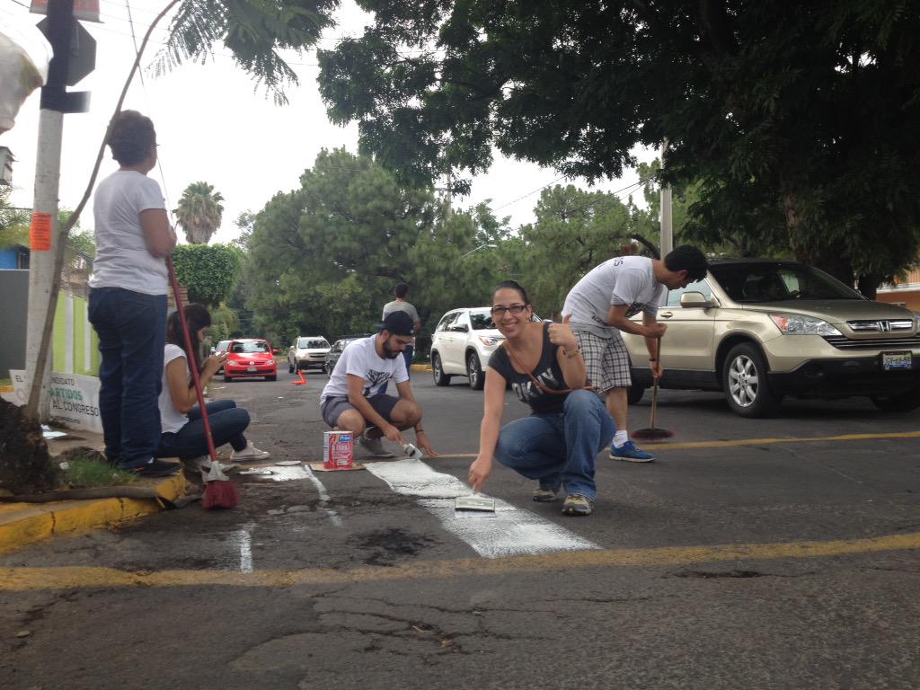 shamomak's tweet photo. #LosMurosSiCaen @pkumamoto haciendo equipo en #cdGranja #SiCreoqueSePuede http://t.co/dMV3NKxqm9