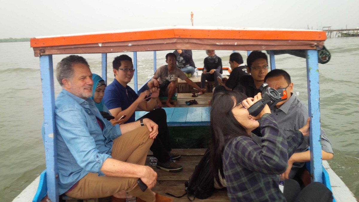 Menyusuri kampung nelayan Belawan I, Medan..