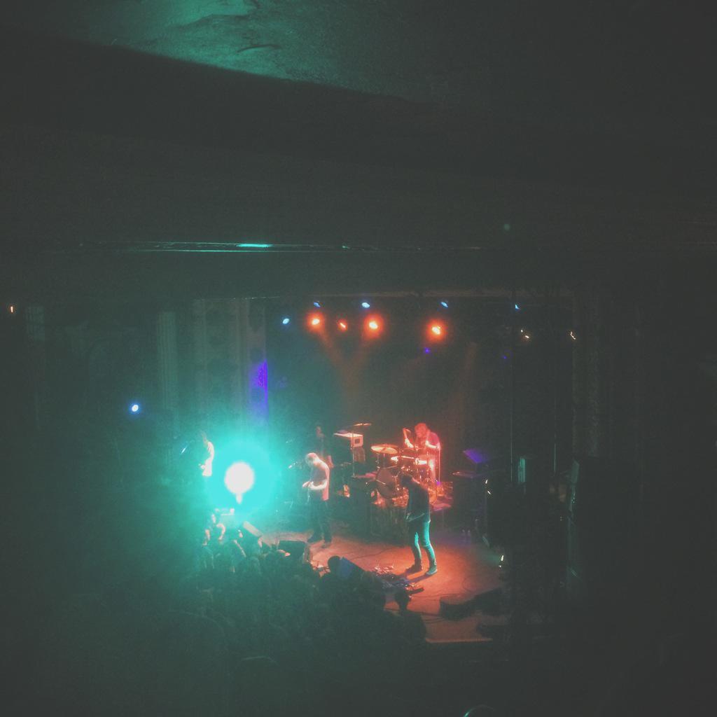 zcrom's tweet image. Built to Spill - opened w/Carry the Zero - yesssssss