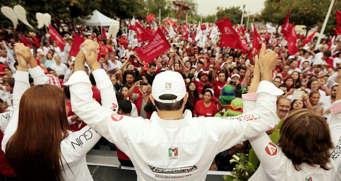 rvillanueval's tweet photo. Sin duda vamos a ganar. Gracias Distrito 9 por todo su apoyo!! Cada día somos más fuertes!! http://t.co/HtFyib6261