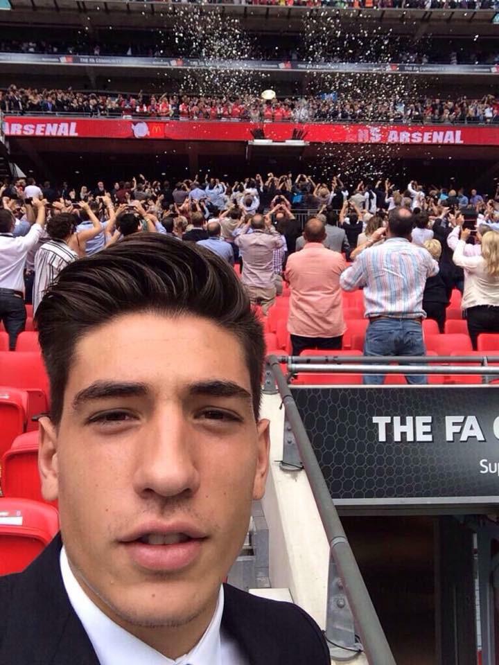 Arsenal_France's tweet photo. @HectorBellerin : from the bottom to the top. ๐๐ #Amazing #AFC #FACupFinal2015 http://t.co/J0ptboNybH