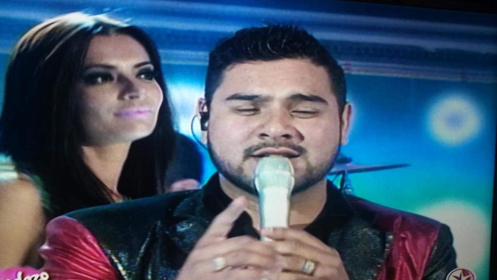 ya_veritho's tweet photo. Caminando de la mano tu eres #MiRazondeser 💧👌✌
@BANDA_MS #Alan #pakes 👌 http://t.co/e2O5jRSCU6