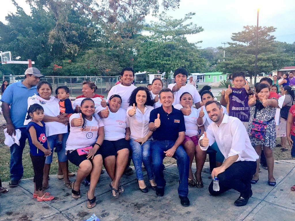 marianagc's tweet photo. En #Castamay apoyando la Campaña de @JCLavallePinzon #CreoEnLaGenteBuena #Campeche 👍 ¡A ganar! http://t.co/7xyDchGzkH