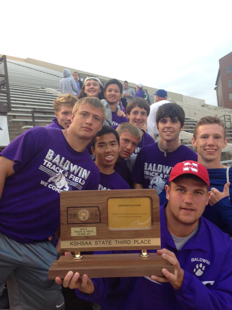 Big_Chris_65's tweet photo. SQUAD #statetrack2k15 @JakeDKatzer @JoelFKatzer @jackson_barth @TheCandieMann @JoePierce5 @nevin_dunn @Pdiggitydog22 http://t.co/R2hqRfHSdQ