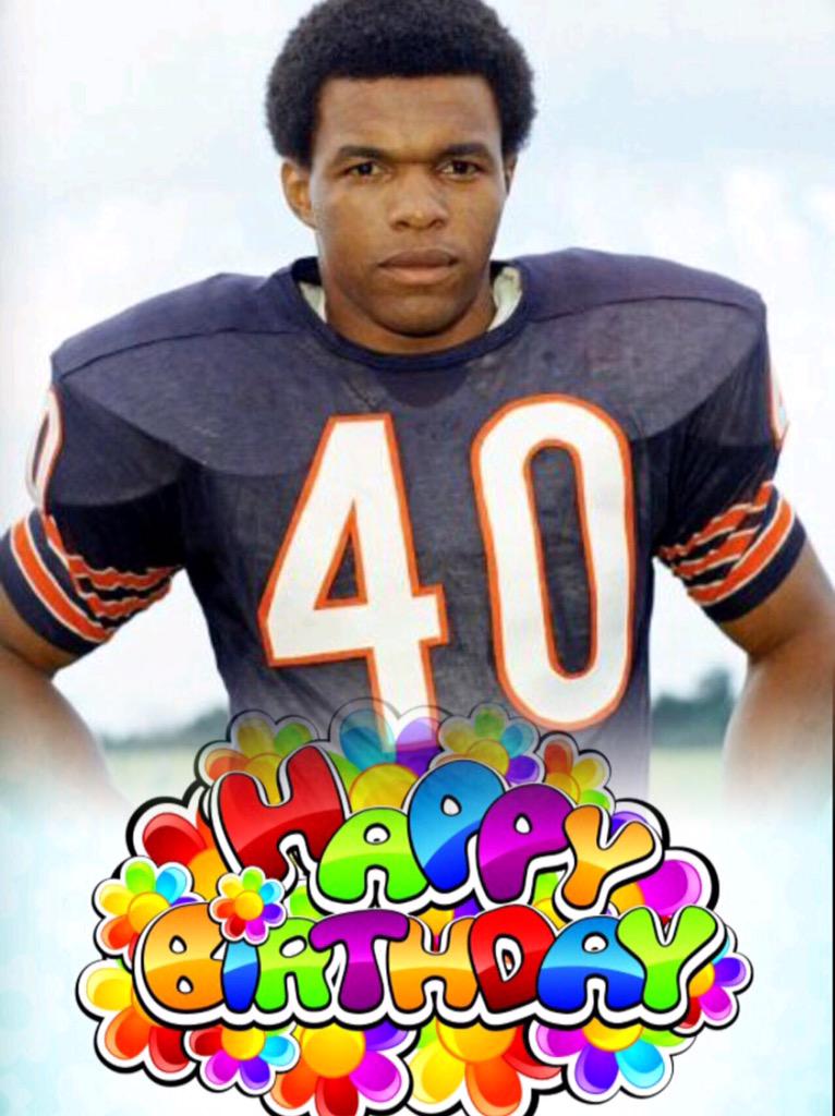 Happy Birthday Gale Sayers! Too bad his career was cut short by injury but he still made four pro bowls! 