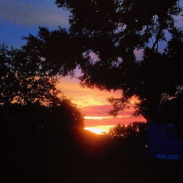 Danayope's tweet photo. Texas sunset ablaze tonight, post epic rain/
floods. #Atx #Wimberley #HelpHays http://t.co/DjY5C3PfhJ