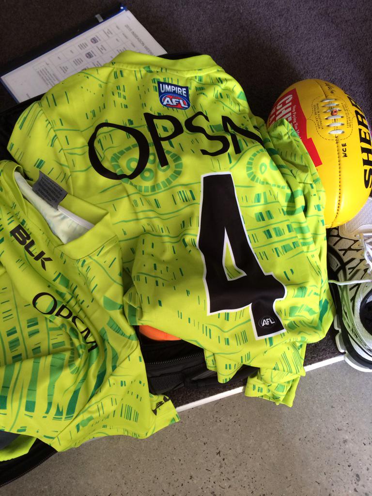 Pumped to be involved in last game for #IndigenousRound @OPSM <a href="/UmpireAFL/">Umpire AFL</a> <a href="/BLK_SPORT/">BLK Global</a> amazing work by <a href="/SarettaArt/">Saretta Art & Design</a>