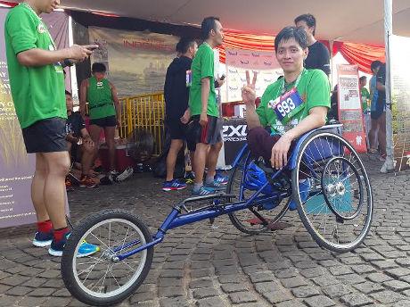 detiksport's tweet photo. Johan kereeen... >> Semangat Berolah Raga Johan dari Atas Kursi Roda http://t.co/Dg4GuUvvKQ @JakartaInt10K http://t.co/0aKsj7Gx5h