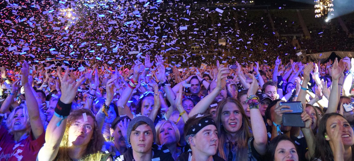 kiss's tweet photo. Awesome crowd in Munich last night! Thanks for rocking with us! http://t.co/m5tf0Vfi81