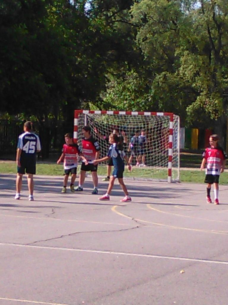 TauronsClub's tweet photo. Nuestros benjamines perdieron, semana complicada, alevines ganaron. Al chicas cada vez plantan mas cara. http://t.co/GnoPg6WKMX