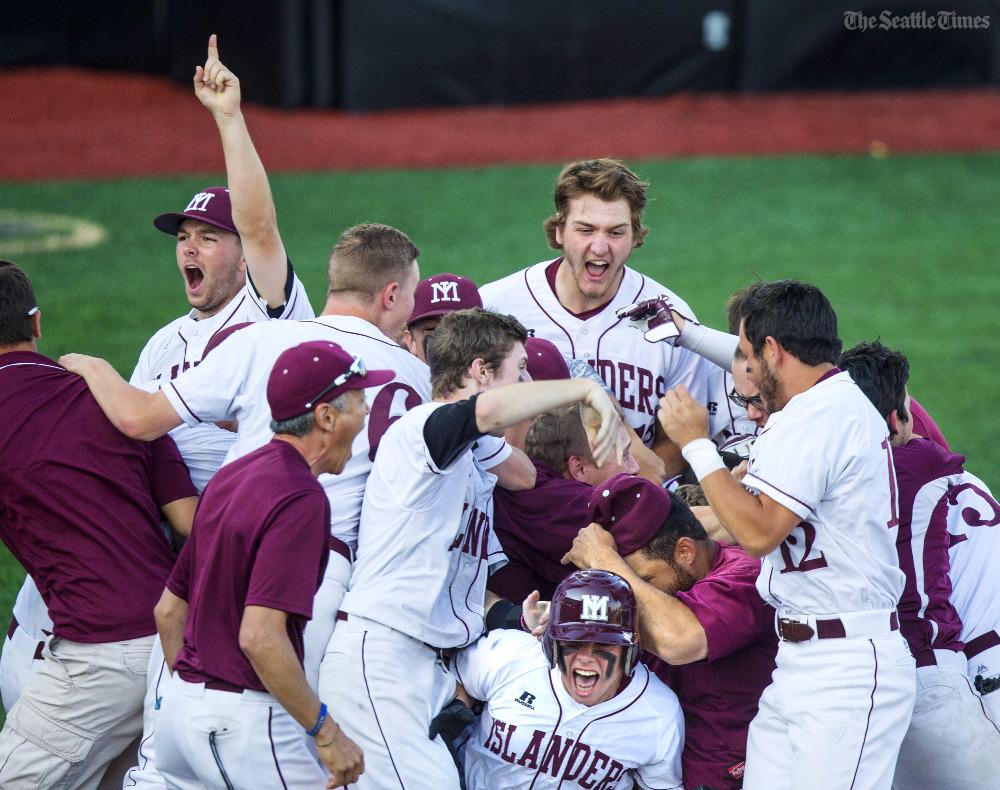 SeaTimesPhoto's tweet image. #MercerIsland wins 3A #baseball state title in wild final. (@MikeSiegel7) Story: seati.ms/1FhT9mH #Islanders