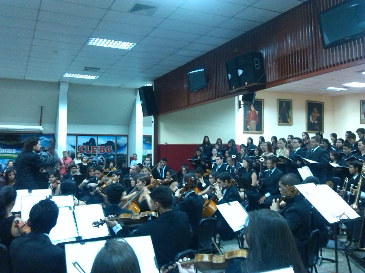 OSEGuarico's tweet photo. Majestuosa presentación #RéquiemDeMozart bajo la batuta del Mtro. @gregorycarreno @SistemaGuarico http://t.co/AoV7u5cvVG