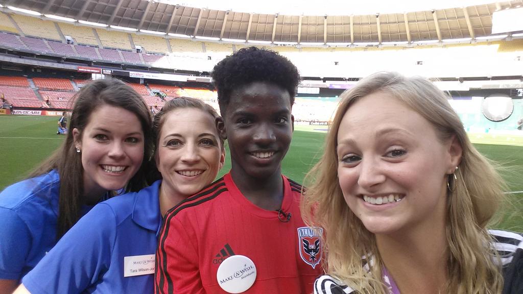 arby_26's tweet photo. #Selfiesssss #MakeAWish #DCU http://t.co/58wuplheO6