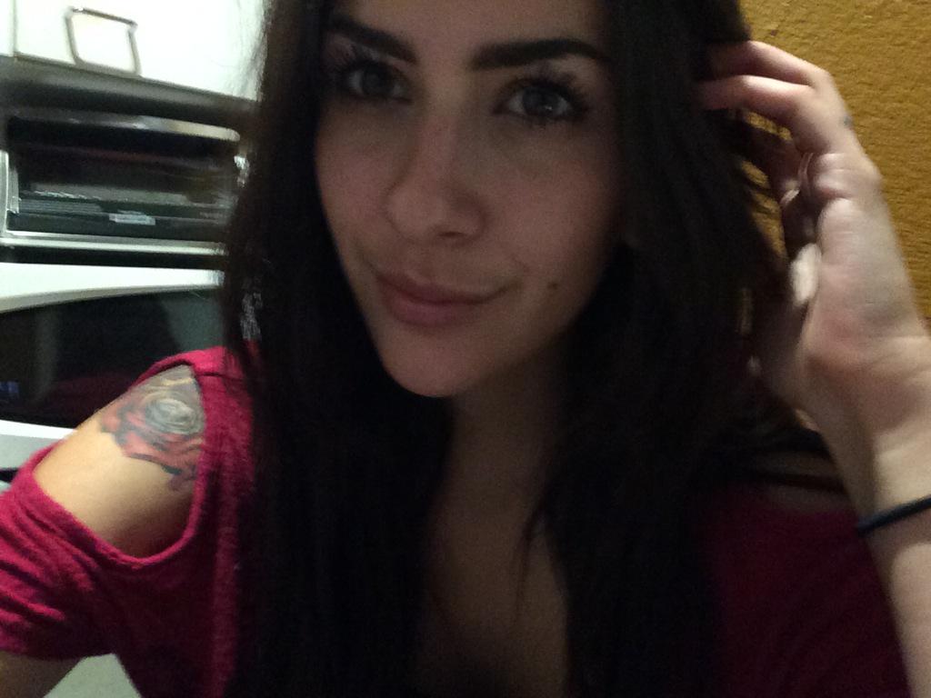 aliceaskedacid's tweet photo. Mister got me the best mascara where I don't have to wear any other make up to feel prettyyy . Yay 😘 @FuckItsDaniel1 http://t.co/1RGZfFKQP7