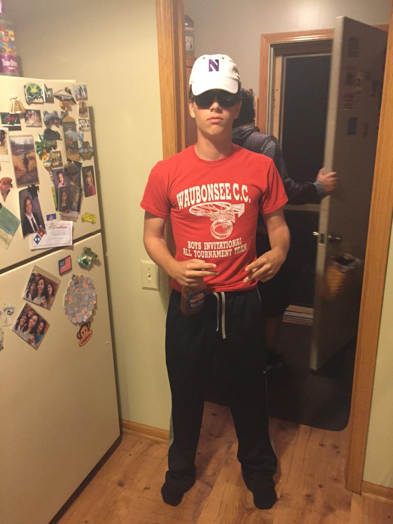 TurnerLake17's tweet photo. TU! Me n my squad always show off!😤 Ciroc Boyz🍻🍷 #Imleanin http://t.co/LckEuD00WL
