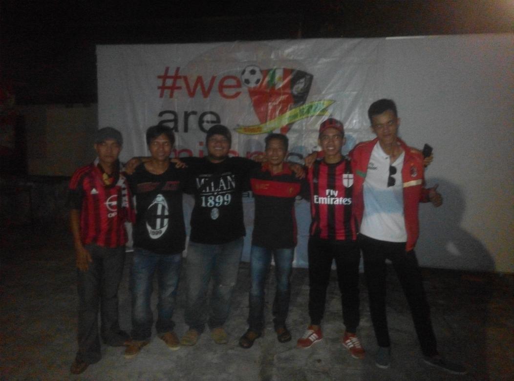Mini gathering di balikpapan... Foto bersama bang ponco capo sezione balikpapan <a href="/MilanistiOrId/">Milanisti Indonesia</a> <a href="/MIsezBalikpapan/">Milanisti Balikpapan</a>