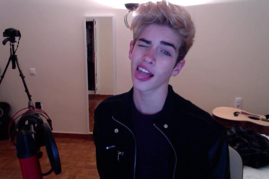 Manu Rios On Twitter Manuriosfdez Omg Ur Eyes