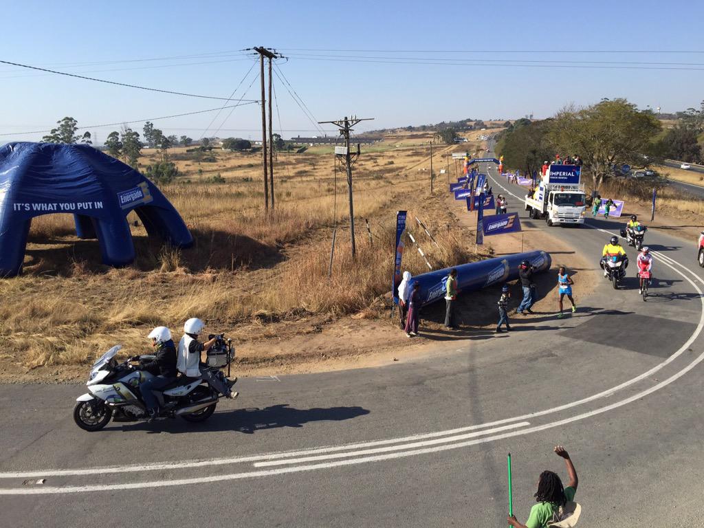 TheJawboneCrew's tweet photo. The leaders that came through with 18km to go at chicken farm with @EnergadeSA #TheJawboneCrew #ItsWhyYouRun http://t.co/LD02IdJuw0
