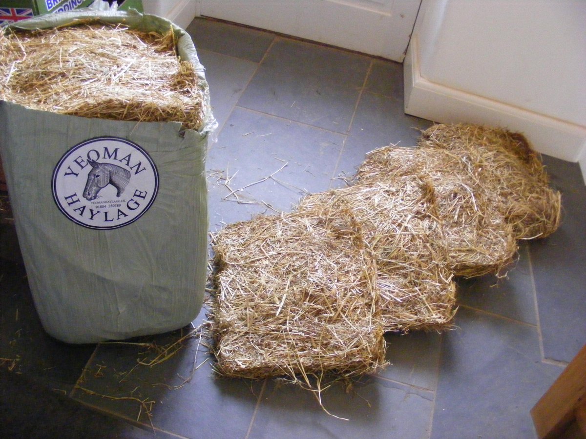 HaylageJohn's tweet photo. The end of fighting with tangles. Yeoman #Haylage wafer structure. It really IS the best thing since sliced bread! http://t.co/5urDJKyqZ0