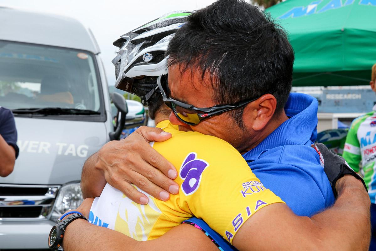 高木秀彰 Twitterren マトリックスパワータグ安原昌弘監督 号泣でした ベンジャミン プラデスがツール ド 熊野 個人総合優勝 そしてプラデス選手は獲得したイエロージャージを 故 和田力選手の自転車に この後に串本町内の墓前へ報告に行きました Http T