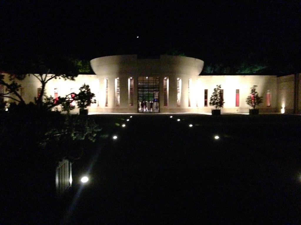 Stunning #DomaineDeChevalier by nite!