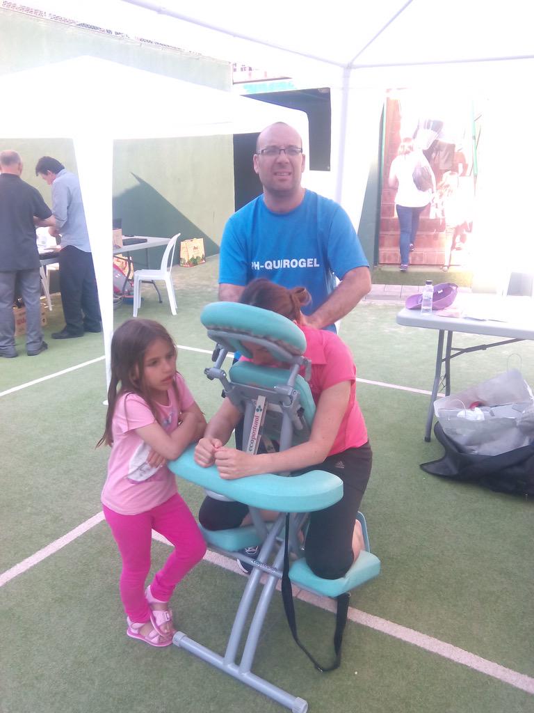 Issislen's tweet photo. @PHQUIROGEL presente en el Torneo Solidario de padel que organizó @hospitalclinic @CTBarcino http://t.co/HbgWwPp1D4