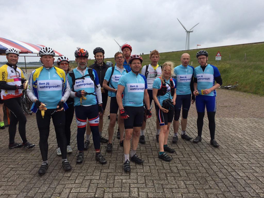 delta_comm's tweet photo. “@henkovink: Over de #Deltawerken met @ons_water @ToursVelo trots op @ons_water http://t.co/FFgy4xaoWE” BIKKELS!