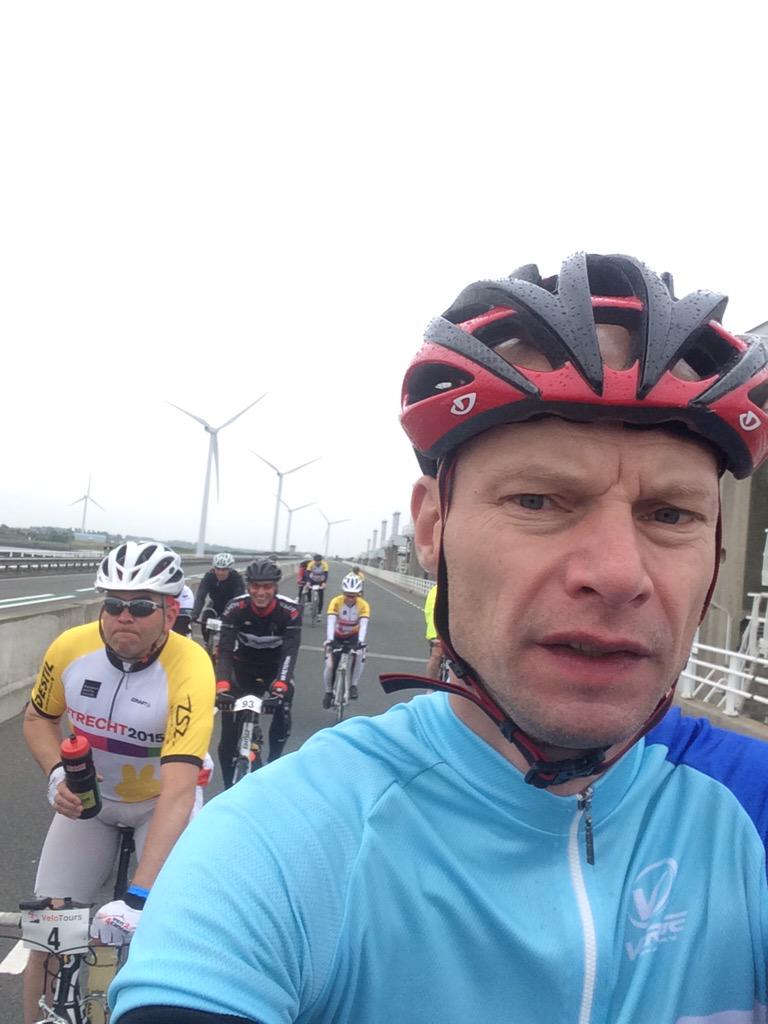 delta_comm's tweet photo. “@henkovink: Over de #Deltawerken met @ons_water @ToursVelo trots op @ons_water http://t.co/FFgy4xaoWE” BIKKELS!