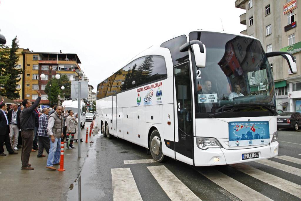 'Rize'den Ecdada Yolculuk' başladı. RENK Projesi kapsamında başarılı olan öğrencilerimiz Çanakkale'ye uğurlandı.