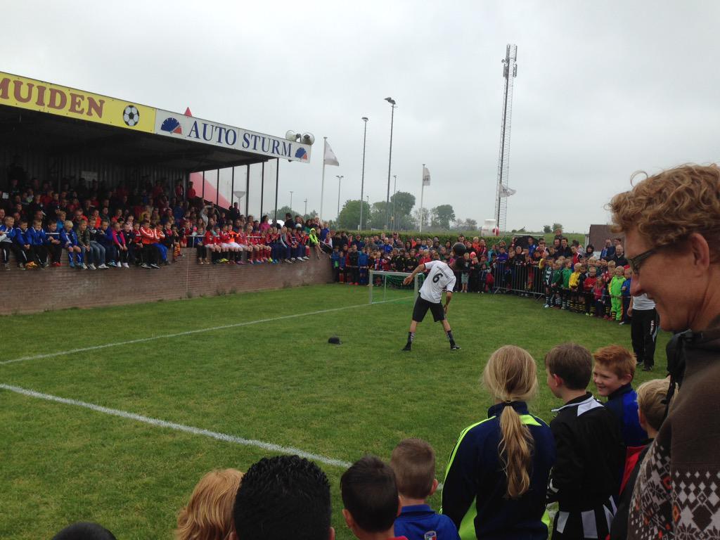 Erremuucup's tweet image. Terugkijken op een geslaagde Erremuu-cup? Zie vvarnemuiden.nl/?id=511. Met dank aan alle vrijwilligers en sponsors!