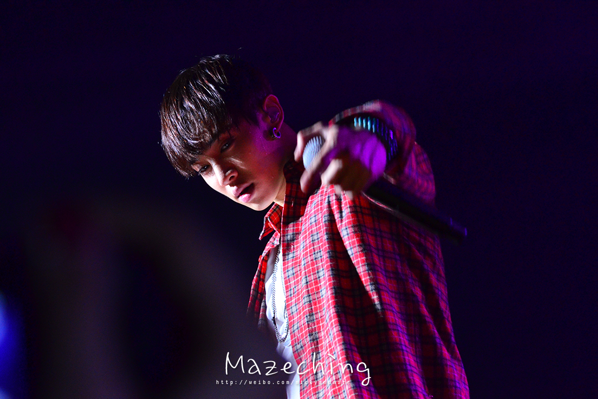 mazeching814's tweet photo. 【20150530】 #beautifulshowinhongkong #junhyung #giwang #Hyunseung not remove the logo ~ cr: mazeching http://t.co/EGIRXOmhzB