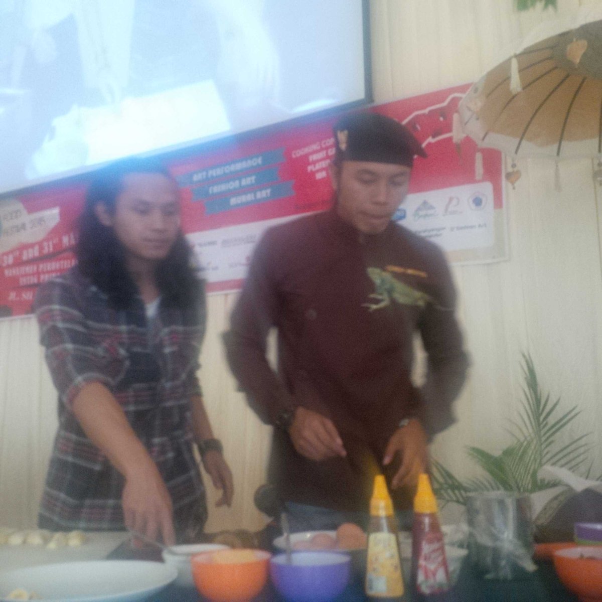 INFOwargaCRB's tweet photo. Waktu kemaren seminar @Pawon2015_ "The Joy of Urban Food" di Manajemen Perhotelan Untag Prima Cirebon http://t.co/nkT3g8G6Ay