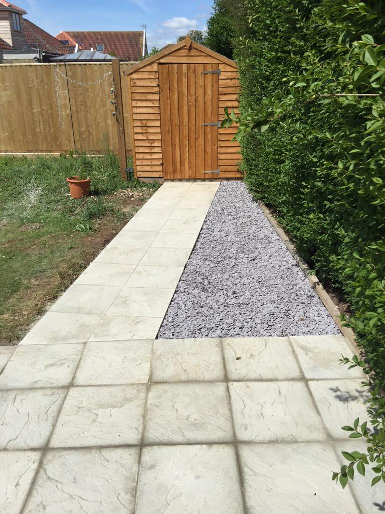IPCFencing's tweet image. Another happy customer ! Small patio job done and pointed with a slate border :)