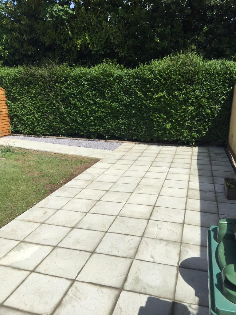 IPCFencing's tweet image. Another happy customer ! Small patio job done and pointed with a slate border :)