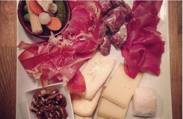 CathCervoni's tweet photo. Tapas #Lyon :un avant goût de vacances http://t.co/QI4Cc4VmqZ #CityGuide_FR http://t.co/8CDkmZoegJ