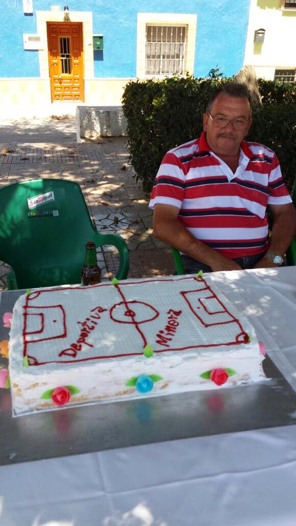 DeportivaMinera's tweet photo. Ayer también se celebró la comida de despedida de temporada del 3ª. Con tarta incluida http://t.co/ownaqBDFk2