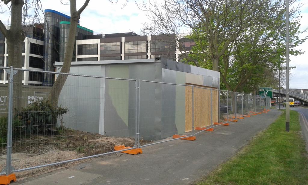MPB911's tweet photo. From crane to completion in just 3 weeks #octink complete another bespoke sales suite. http://t.co/uOCBgYDWLC http://t.co/lwiuoPVemc
