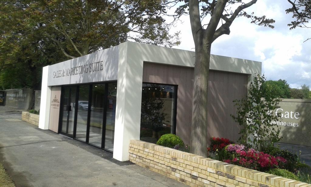 MPB911's tweet photo. From crane to completion in just 3 weeks #octink complete another bespoke sales suite. http://t.co/uOCBgYDWLC http://t.co/lwiuoPVemc