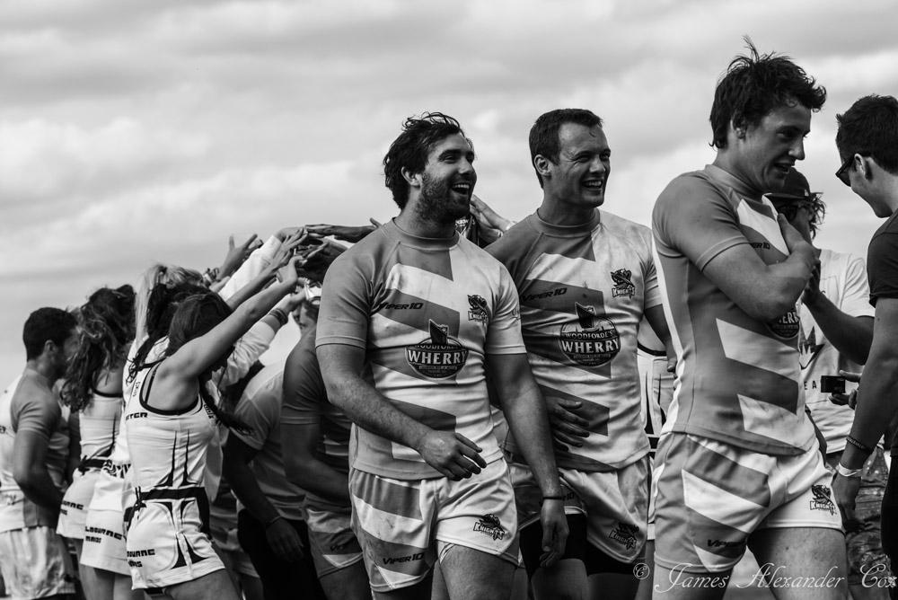 Wales_4eva's tweet photo. @SydneyKnights7 coming through @MelbourneMaids Victory Arch after a brilliant tournament win @SummerSocialLDN http://t.co/uQ7DFpp5EL