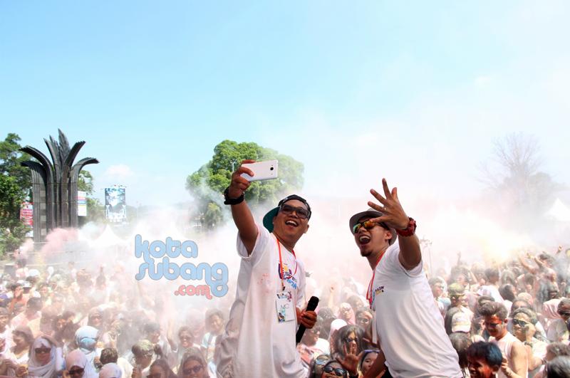 Host Color Rain and Run <a href="/zaksahebat/">Deviandra Reza</a> and <a href="/AdamCuapCuap/">Adam_CuapCuap</a>  with sunglasses from <a href="/OptikMutiara/">Optik Mutiara</a>, what a great!!!