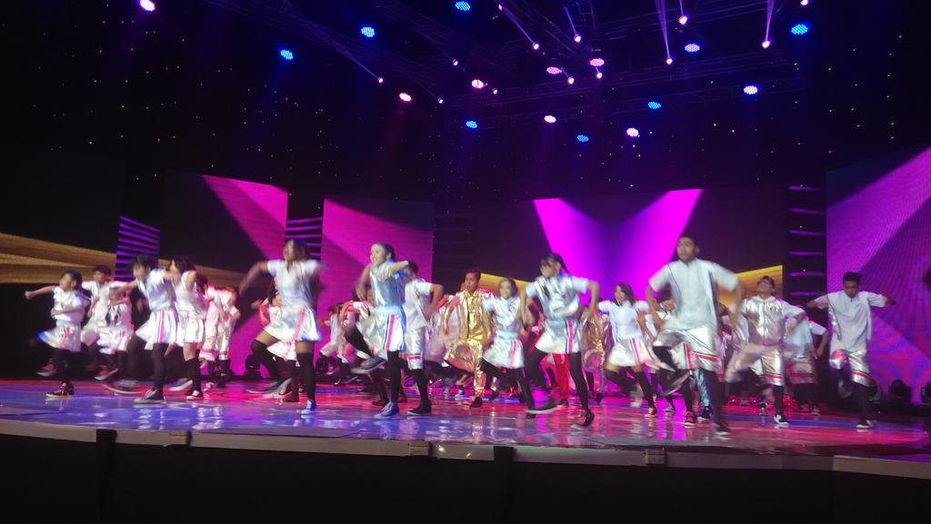 SCTV's tweet photo. The last battle @WAMbdg dan @TheUltramenCrew di #GrandFinalTheDanceIcon http://t.co/xTHgzZh4mw